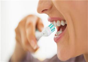 لتبييض الأسنان طبيعيًا.. 10 طرق منزلية تخلصك من الرواسب الجيرية