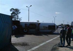  انقلاب سيارة مواد بترولية في بني سويف