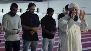 ما حكم الفتح على الإمام ممن هو خارج الصلاة؟.. الإفتاء تجيب