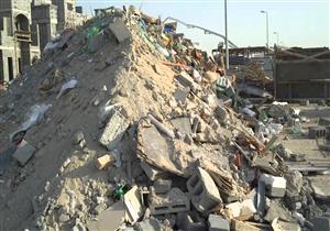 ما حكم ترك مخلفات البناء والحفر في الطرقات؟ .. أستاذ شريعة يوضح