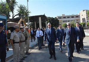 محافظ المنيا يزور معسكر قوات الأمن للتهنئة بعيد الأضحى (صور)