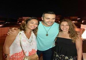 صور| أحمد فريد وأسرته بصحبة داليا البحيري في العلمين