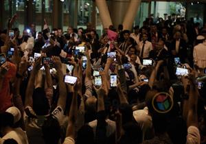 بعثة أبطال العالم لنائشي اليد تغادر مطار القاهرة وسط هتافات الجماهير 