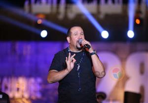 التهامي مع الجمهور في حالة خشوع.. وهشام عباس يستعرض ألبوم الذكريات