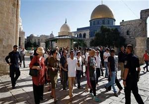 عشرات المستوطنين يقتحمون المسجد الأقصى بحراسة من الاحتلال الإسرائيلي