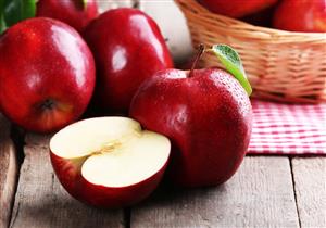 دراسة حديثة: تناول التفاح مع الشاي يحمي من السرطان
