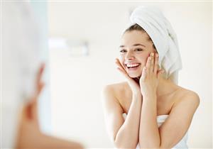 استعيني بـ"السائل الذهبي" لبشرة وشعر صحي