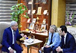 بالصور- محافظ أسوان يبحث مع سفيرة النرويج فرص الاستثمار المشترك