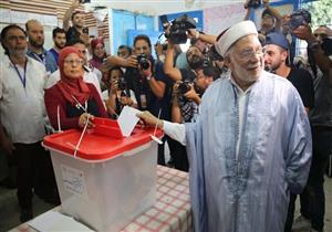 انتخابات تونس: المُرشح عبد الفتاح مورو يُشارك في عملية الاقتراع