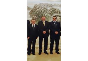 في زيارة لشركة صينية.. قطاع الأعمال تبحث إنتاج سيارة كهربائية في مصر