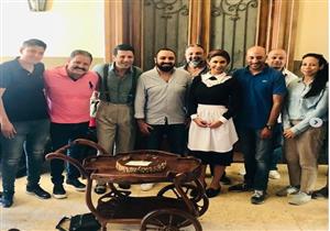 خاص| إدوارد يقابل جميلات "حواديت الشانزليزيه" في ديكور "المحقق" اليوم