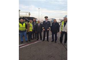 رئيس مصر للطيران يتفقد العمل بمهبط مطار القاهرة ومنطقة الترانزيت 