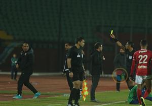 عدسة مصراوي ترصد.. الحكم يُنذر عبدالحفيظ بسبب الاعتراض