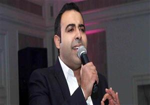 على طبلة ابنه.. محمد عدوية يغني "عم يا صاحب الجمال"