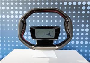 مقود السيارات الحديث.. 36 وظيفة بالإيماءات والأوامر الصوتية