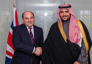 خالد بن سلمان يستعرض مع وزير الدفاع البريطاني التطورات بالمنطقة