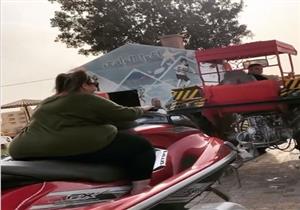 فيديو|  "جرار" يسحب "جيت سكي" تقوده ويزو على الشاطئ