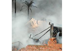 سحابة بيضاء ومنتجات متفحمة.. اللقطات الأولى لحريق مخزن سجاد ولعب أطفال بأبوالنمرس