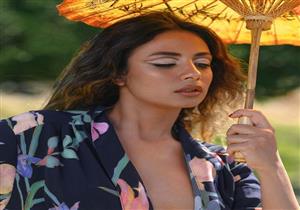 بعد ظهورها بـ"كاش مايوه" في مهرجان الجونة.. من هي سارة حناشي؟