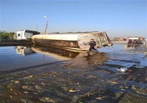 إعادة فتح الطريق الزراعي بالبحيرة بعد رفع آثار حادث سيارة الوقود المقلوبة