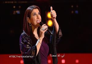 خطفت الأنظار.. متسابقة فوق الـ60 بـ(The Voice senior) تكشف سر جمالها للجنة التحكيم