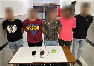 قبل التشاجر.. ضبط 5 عاطلين بحوزتهم أسلحة بيضاء بالنزهة