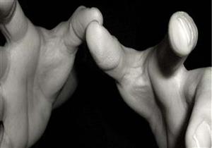 عامل يخنق زوجته ويسلم نفسه للشرطة في سوهاج