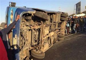 إصابة 14 شخصًا في حادث انقلاب "ميني باص" بمحور الأوتوستراد