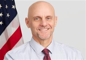 رئيس إدارة الغذاء والدواء الأمريكية: قطعا سأتناول اللقاح