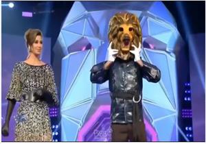 ظافر العابدين يغني "بنت الجيران".. وصدمة سيرين عبد النور (فيديو)