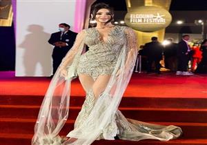بالأحمر الناري.. جوهرة بإطلالة ساحرة في مهرجان القاهره السينمائي