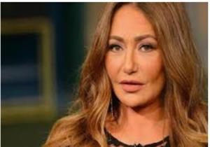 ليلى علوي بإطلالة ناعمة في تاني أيام مهرجان القاهرة السينمائي