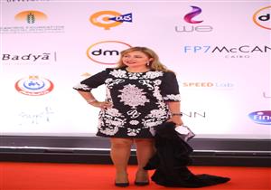 ليلى علوي تتألق بإطلالة ناعمة في ثالث أيام مهرجان القاهرة