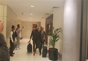 بالصور.. جماهير الأهلي تستقبل بعثة الفريق في الإمارات استعدادًا للسوبر