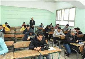 اليوم.. طلاب 2 ثانوي يؤدون امتحان اللغة الأجنبية الأولى والكيمياء 