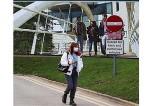 "ديلي ميل": بريطانيا تتبع 480 شخصا قد يكونوا مصابين بـ"كورونا"