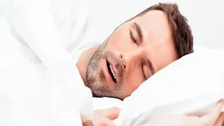 مدته 30 ثانية.. حل بسيط قد ينهي الشخير