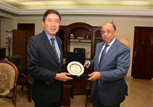 وزير التنمية المحلية يستقبل سفير سنغافورة بالقاهرة 