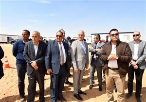 وزير الإسكان يتفقد مشروعات المرافق وتطوير محاور الطرق الرئيسية بـ6 أكتوبر