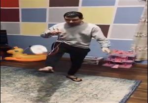 فيديو| تحدى ميسي وصلاح.. محمد أنور يشترك في "تحدي البقاء بالمنزل"