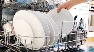 3 أدوات شائعة لا يجب وضعها في غسالة الأطباق