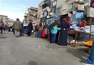 بالصور.. زحام في أسواق السويس قبل غلق المحال وتطبيق الحظر