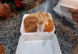 بالصور.. توزيع 1000 وجبة ساخنة يوميًا على البسطاء في بني سويف