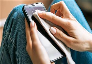 للوقاية من كورونا.. كيف تعقم هاتفك دون إتلافه؟