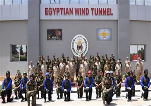 أحد أركان القدرة العسكرية.. وزير الدفاع يتفقد اصطفاف عناصر قوات المظلات