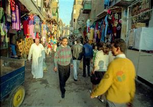 صورة وحكاية (24)- في شوارع "بولاق الدكرور".. عاطف الطيب يستعيد ذكريات الطفولة