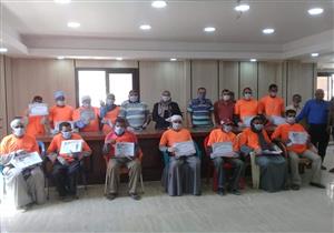 بالصور- تكريم 15 عامل نظافة في "غرب سوهاج" لجهودهم في مواجهة كورونا