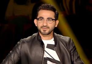  أحمد حلمي يمازح جمهوره: "قاعد مستني المصيف"