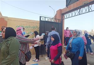 بدء توافد الطلاب على لجان امتحانات الثانوية العامة 