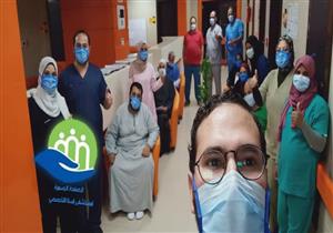 بالصور.. خروج ٢٣ متعافى من "كورونا" بمستشفى عزل الأقصر